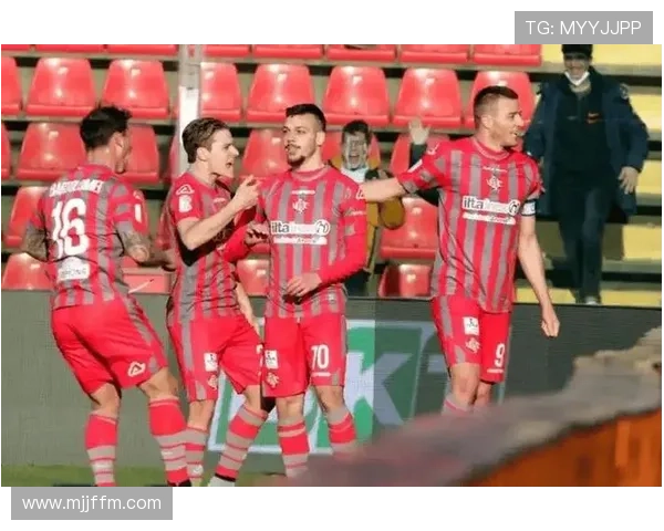 德甲焦点：奥尔班引领后防稳固，球队防线状态回暖