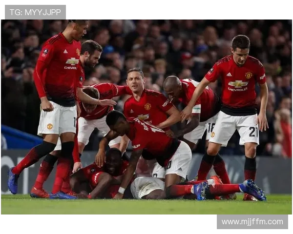 努涅斯与姆巴佩战术角色分野:冲击型vs全能型风格解析 努涅斯与姆巴佩战术角色分野:冲击型vs全能型风格解析