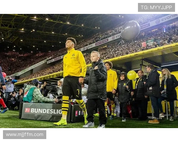 多特蒙德进攻火力充足但稳定性承压,领先后防守表现持续波动 多特蒙德进攻火力充足但稳定性承压,领先后防守表现持续波动