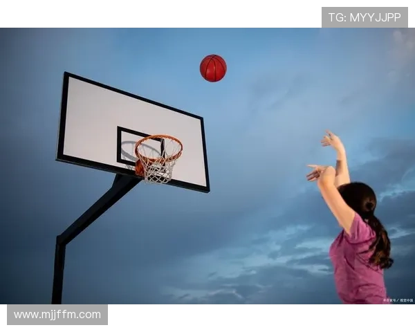 二次起跳规则是什么？篮球中二次起跳的判罚标准与适用场景解析